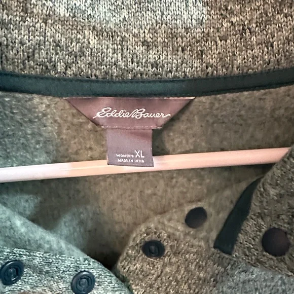 Eddie Bauer green pullover with snaps - Picture 2 of 3